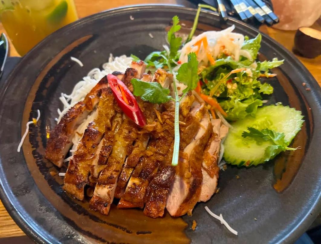 BÚN THỊT GÀ NƯỚNG
