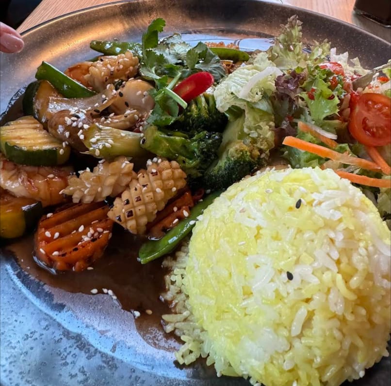 HẢI SẢN XÀO ME CAY (scharf)