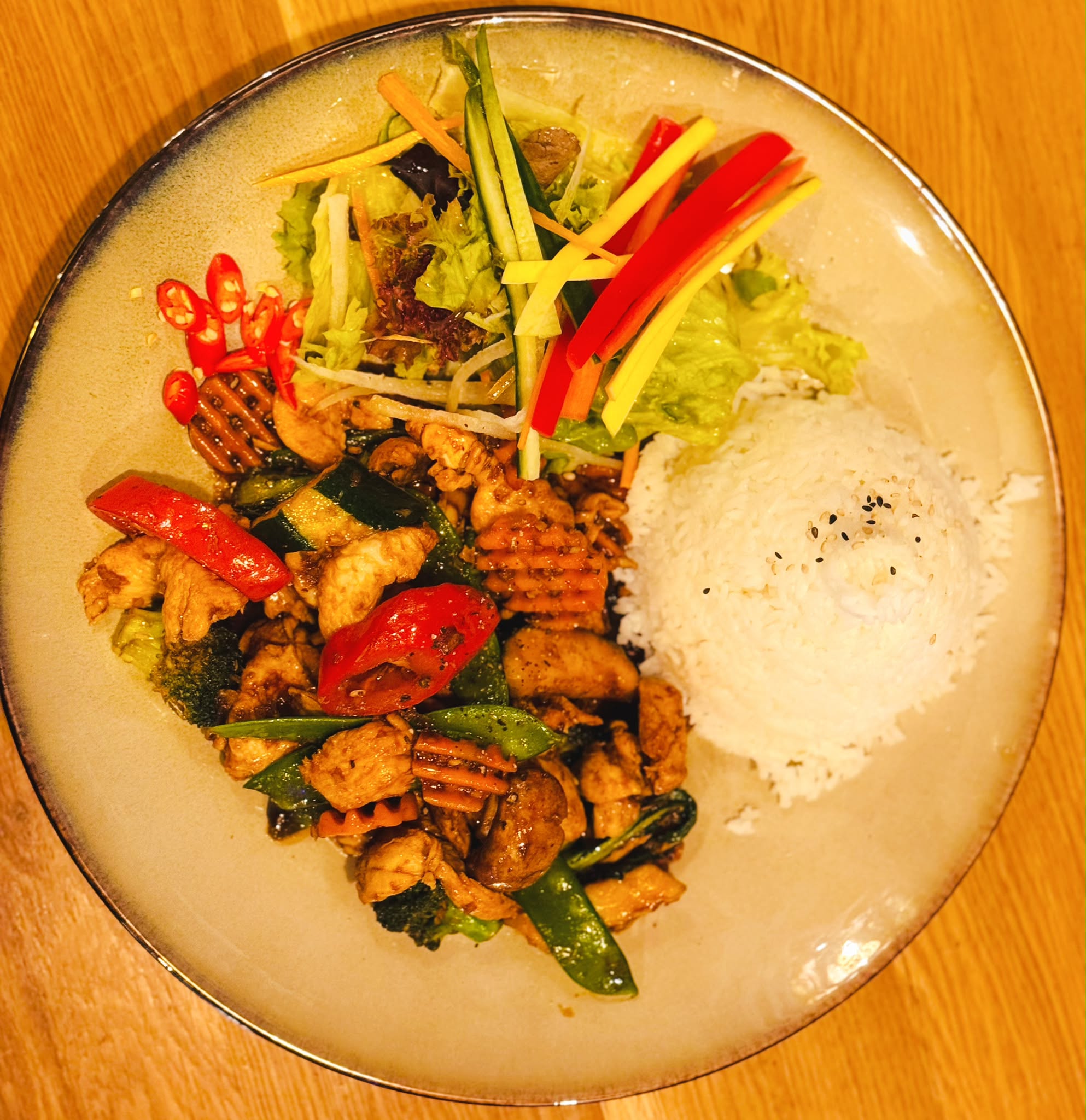 GÀ XÀO SẢ ỚT (leicht scharf)
